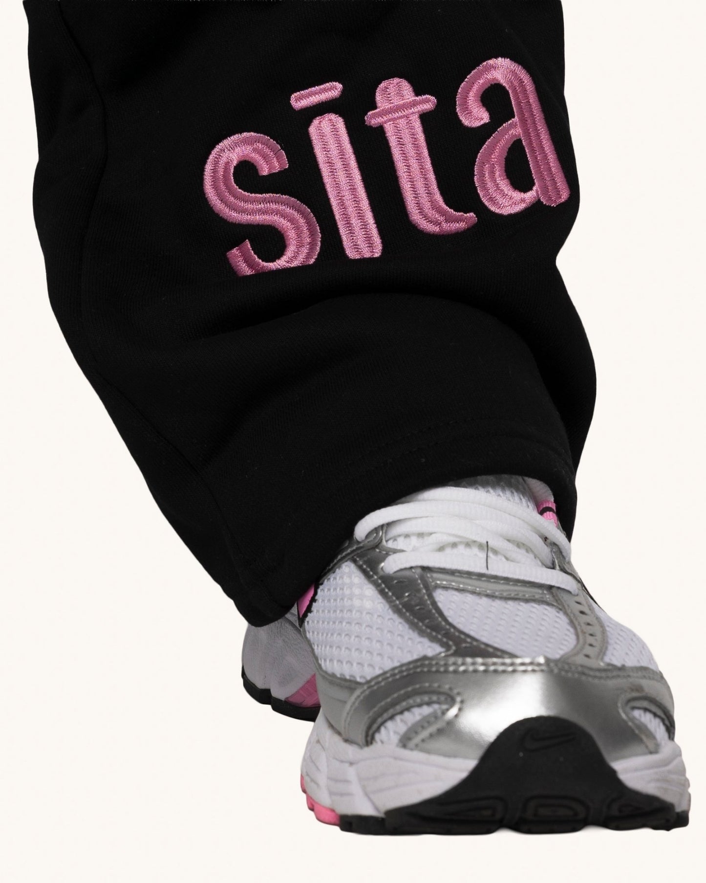 444 Rhinestones Drip Trainingspak | Zwart